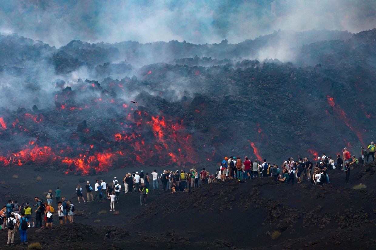 Mount Etna's eruption draws thousands of tourists despite safety concerns