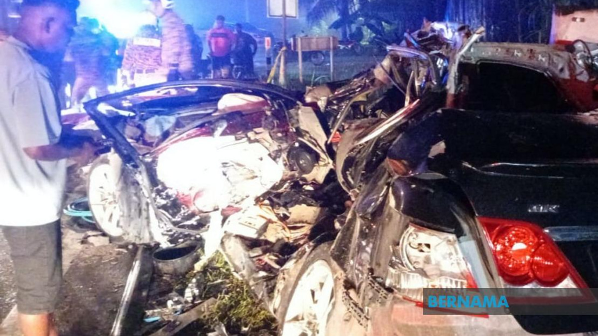 PM Anwar Extends Condolences Following Fatal Bentong Highway Crash