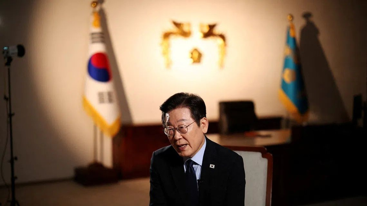 South Korea's Lee Jae Myung Backs Four-Year Presidential Term with Re-election Rights