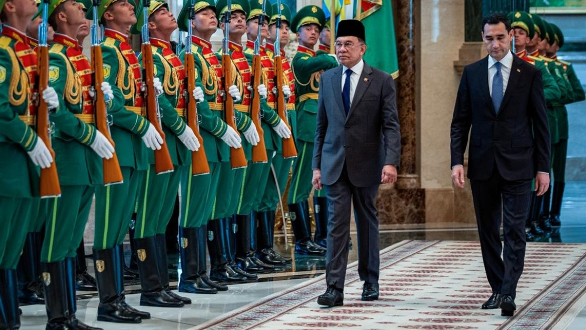 PM Anwar Receives Ceremonial Welcome in Turkmenistan, Opens Diplomatic Engagement with Central Asian Nation