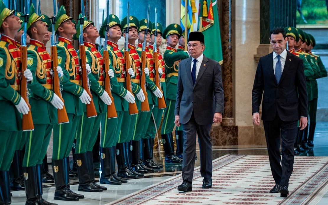 PM Anwar Receives Ceremonial Welcome in Turkmenistan, Opens Diplomatic Engagement with Central Asian Nation