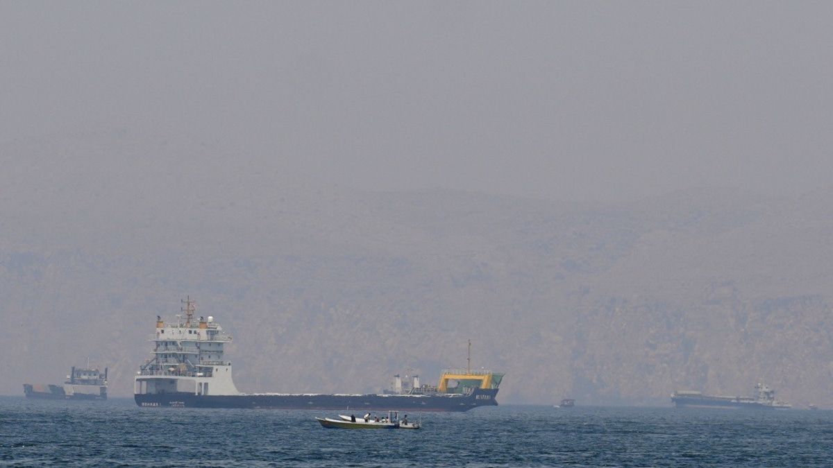 Trump Warns of US Tolls on Strait of Hormuz After 60-Day Ceasefire Window