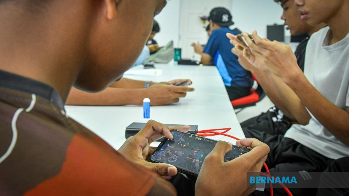 Malaysia Intensifies Safe Internet Push as Government Enforces Under-16 Social Media Ban