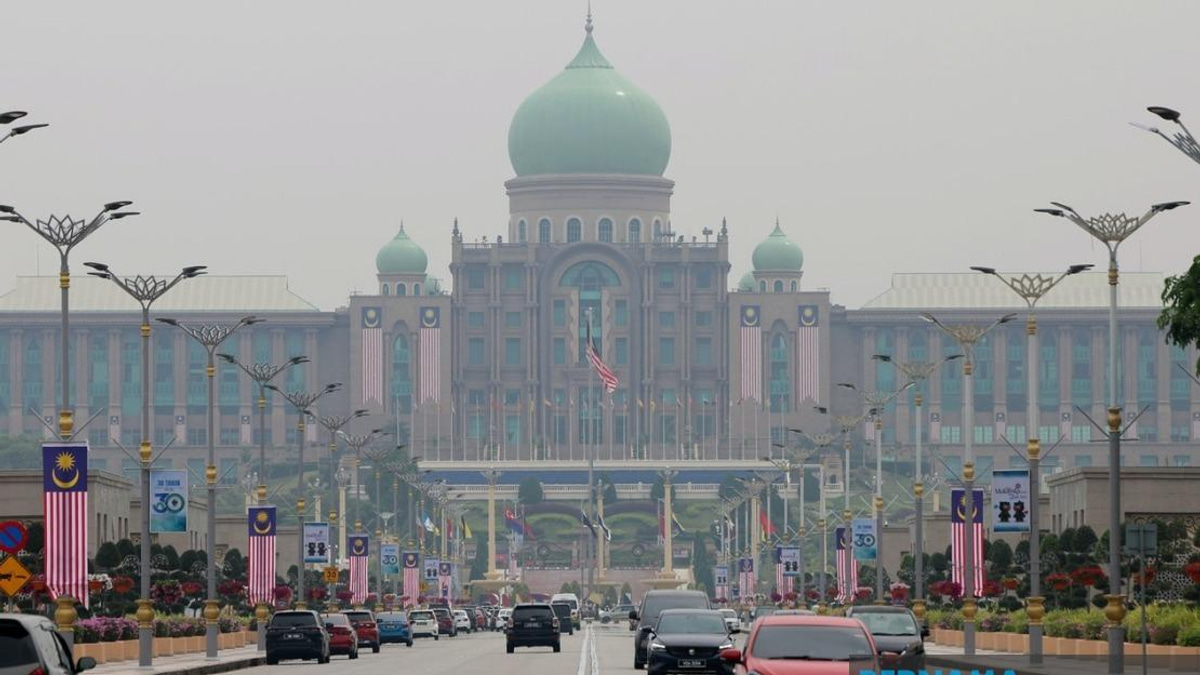 Haze Crisis Set for High-Level Discussion as Anwar Visits Brunei