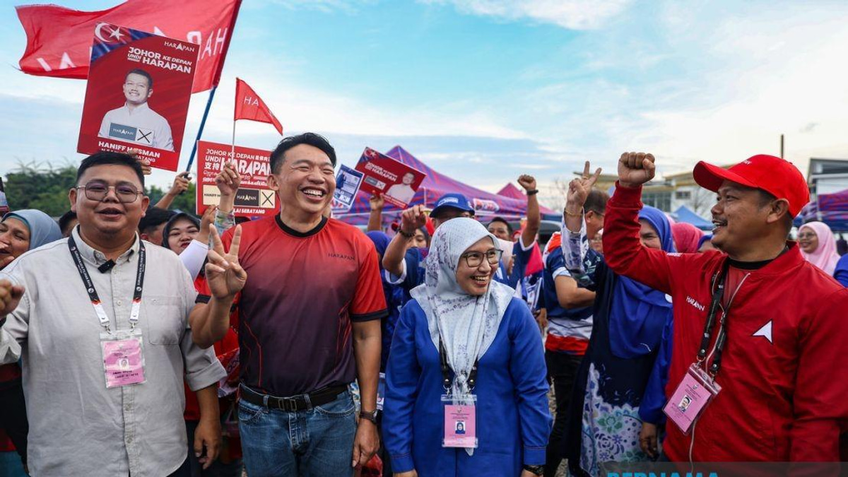 Johor Rivals Set Civility Standard as Opposition Candidates Cross Paths at Pontian Campaign Stop