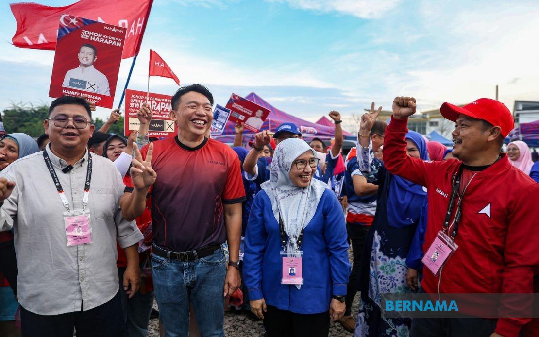 Johor Rivals Set Civility Standard as Opposition Candidates Cross Paths at Pontian Campaign Stop