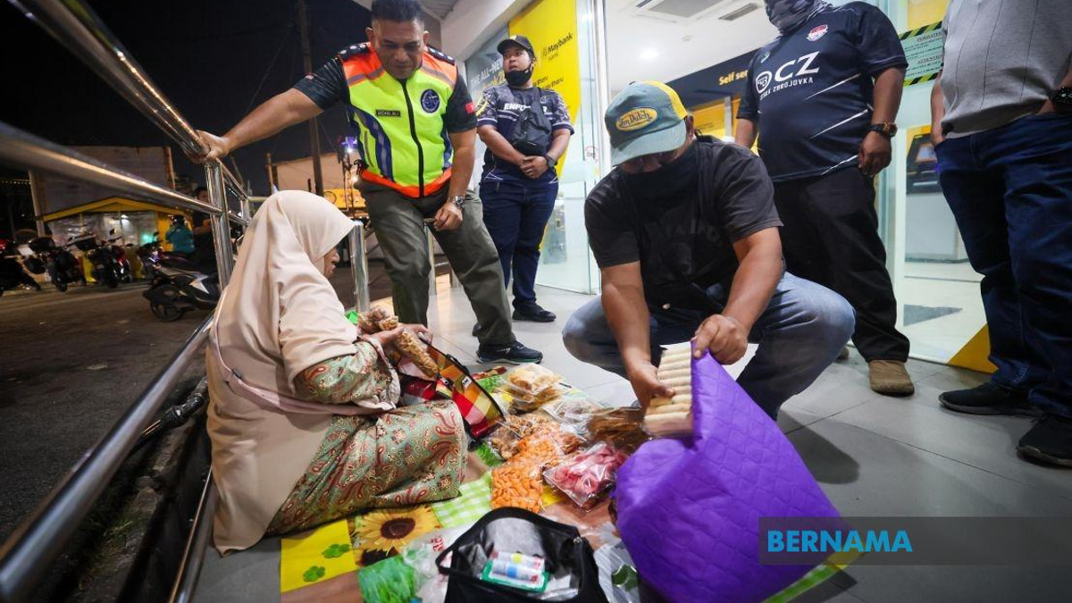 Three Thai Women Held in Kota Bharu After 'Sympathy Selling' Operation