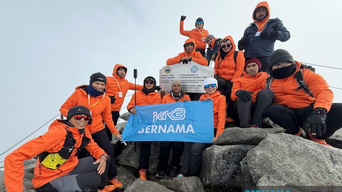 Bernama Climbs Mount Kinabalu to Mark Journalists' Day, Targets Two National Records