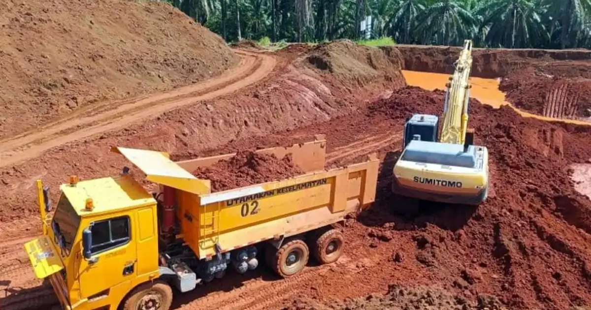 Nine Arrested and RM3.75 Million in Assets Seized in Major Crackdown on Illegal Bauxite Mining at Felda Plantation