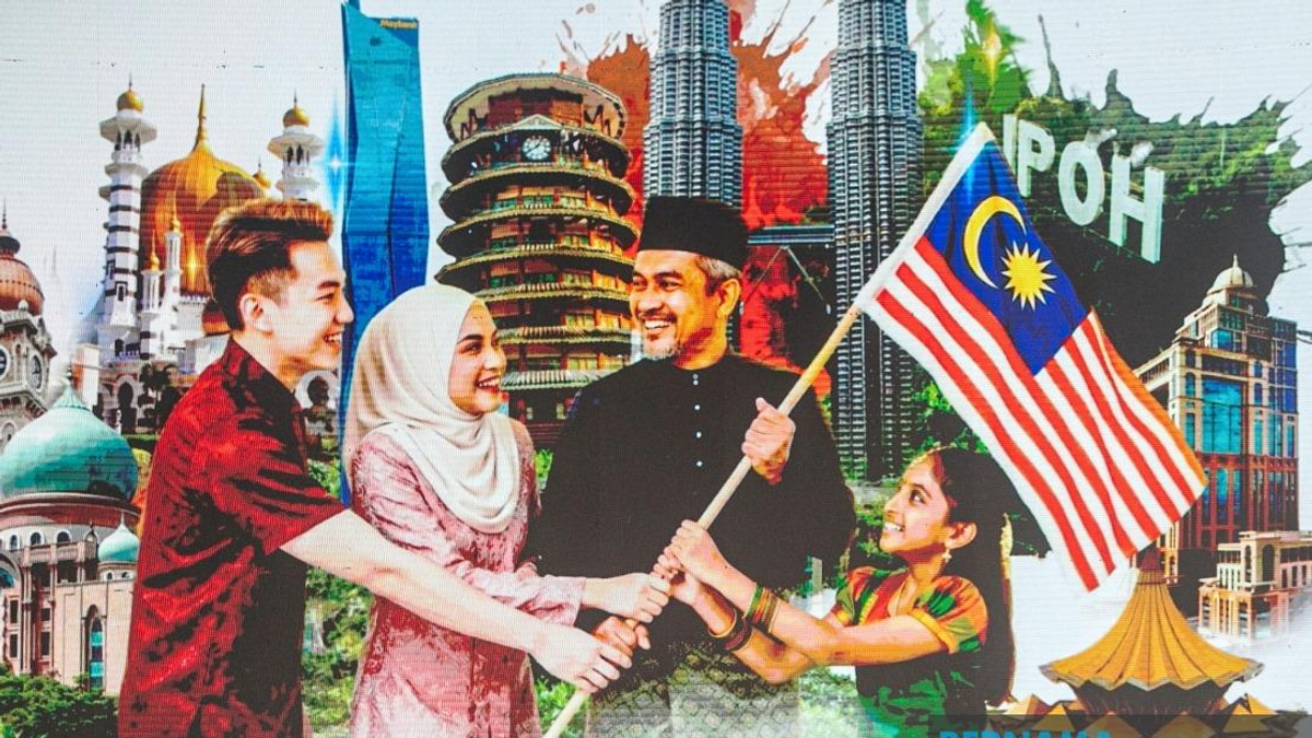 Fahmi Cautions Content Creators on AI-Generated Jalur Gemilang Imagery