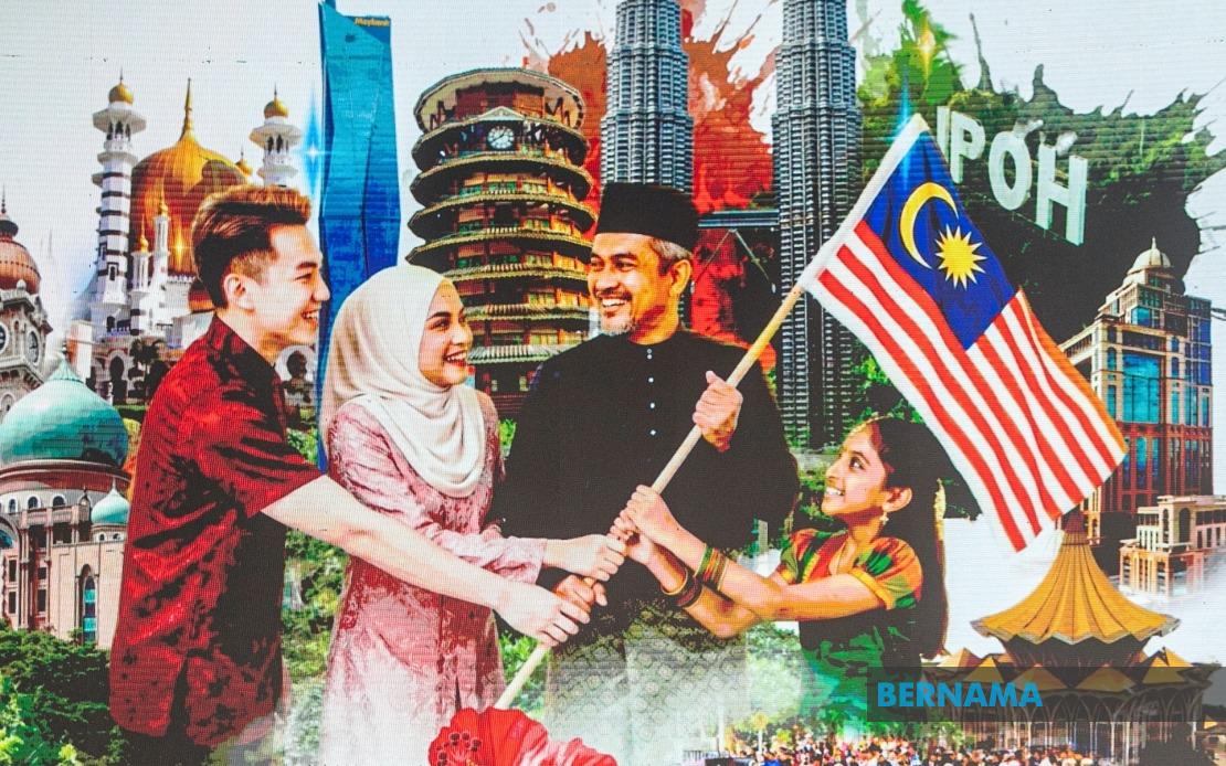 Fahmi Cautions Content Creators on AI-Generated Jalur Gemilang Imagery