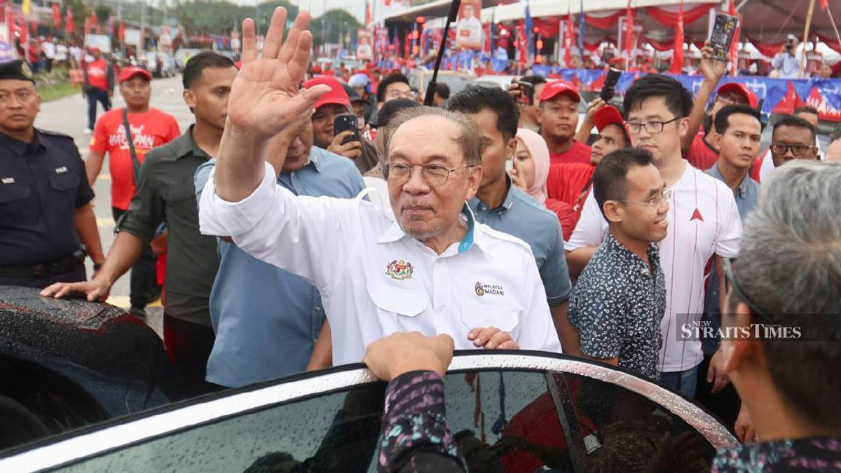 PM Anwar Condemns Campaign Attacks on DAP's Loke in Negri Sembilan Race