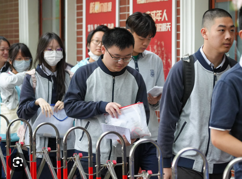Chinese Universities Crack Down on Smart Wearables as AI-Powered Cheating Becomes Widespread