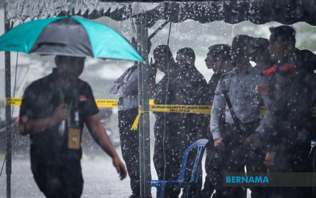 Johor State Election: Police Early Voting Proceeds Uninterrupted Despite Heavy Rain