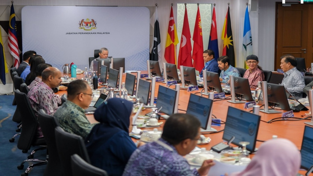 Malaysia's 13th Plan Success Hinges on Data-Driven Strategy and AI Integration, Says Fadillah