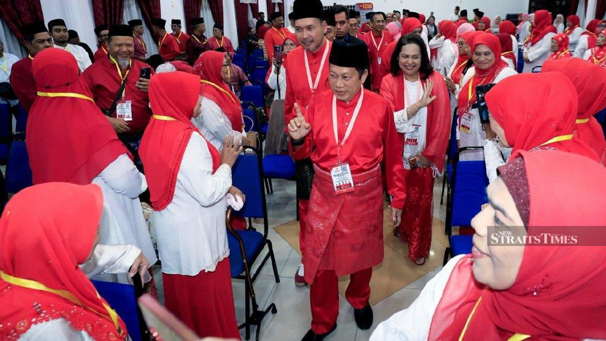BN Ready to Contest Any Election Against PN, Says Umno Leader Ahmad Maslan