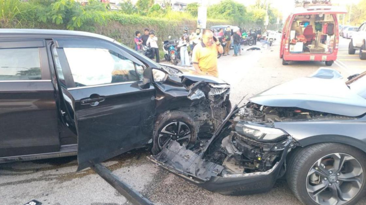 Police Investigate Fatal Johor Crash as Woman Dies After Being Thrown from Van