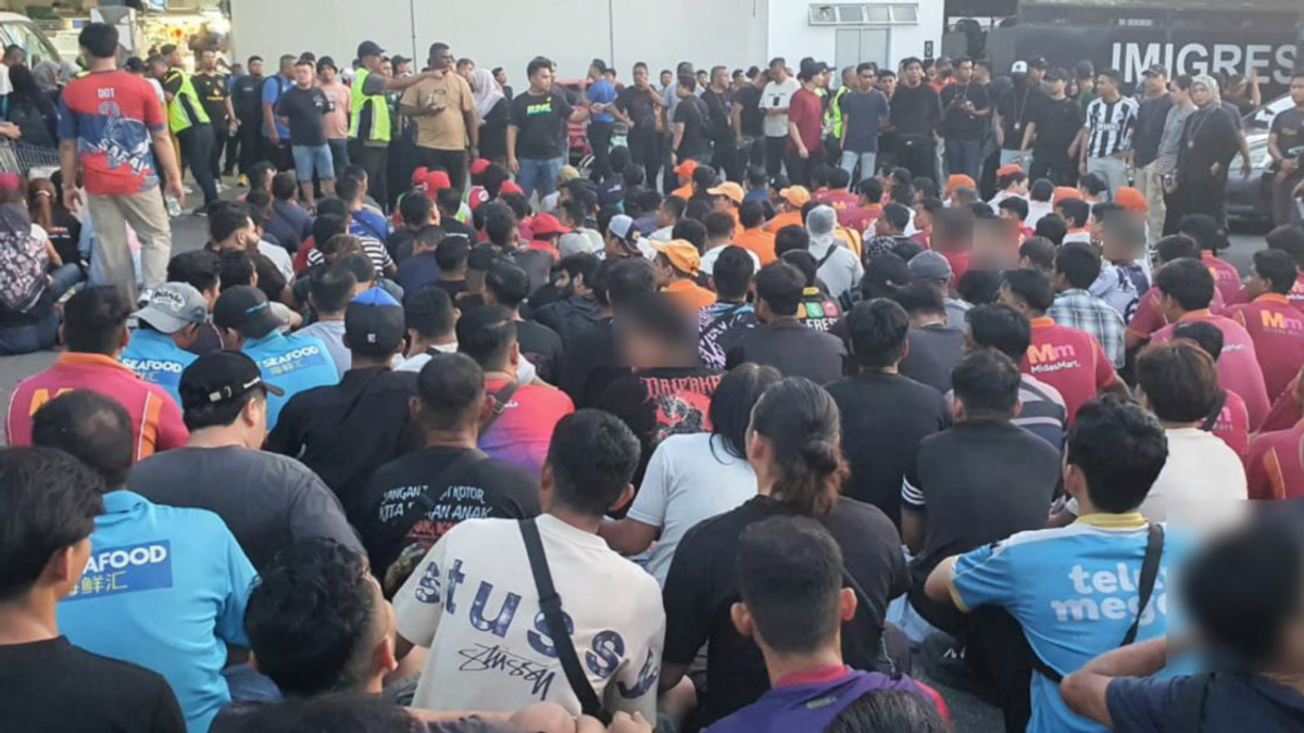 226 Migrants Arrested in Johor Crackdown; Smuggling Ring Used Passport Stamping Loophole