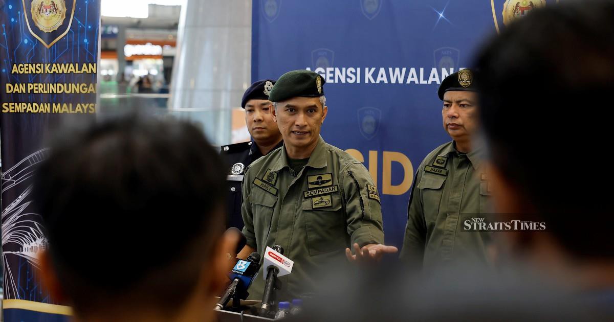 Malaysia Airlines Pilot's Baggage Cleared by AVSEC, Not MCBA, Says Shuhaily