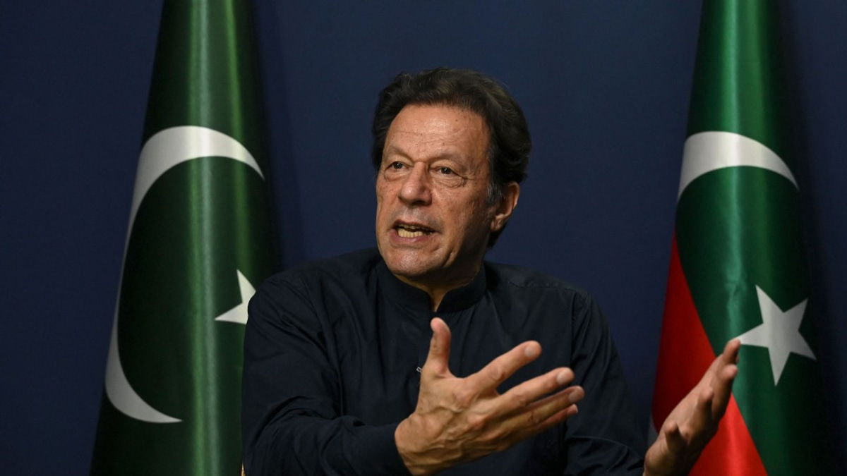 Pakistan's Supreme Court Orders Former PM Imran Khan Transferred to Hospital from Detention
