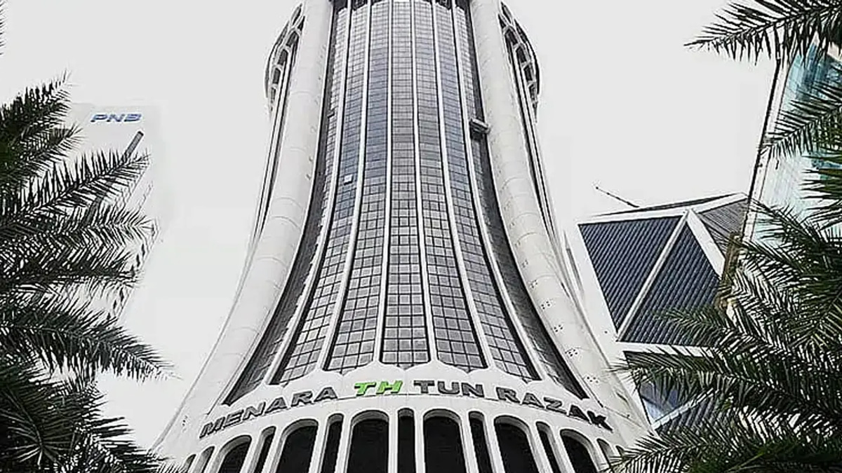 MACC Investigation Team Arrives at Tabung Haji Headquarters in Kuala Lumpur