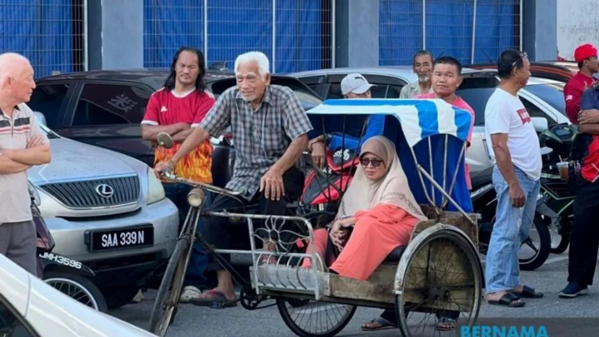 PM Anwar Expresses Gratitude to Elderly Trishaw Rider Who Pedalled to Greet Him