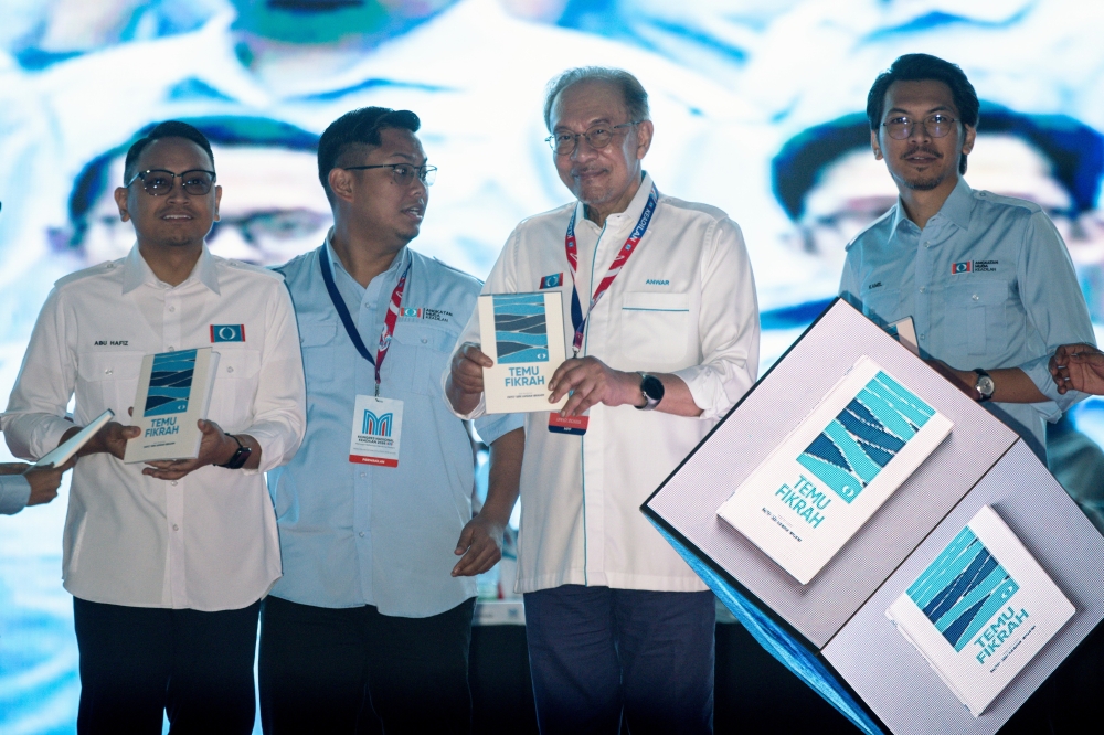 Anwar Unveils PKR Youth's New Manifesto as Party Renews Push on Madani Values