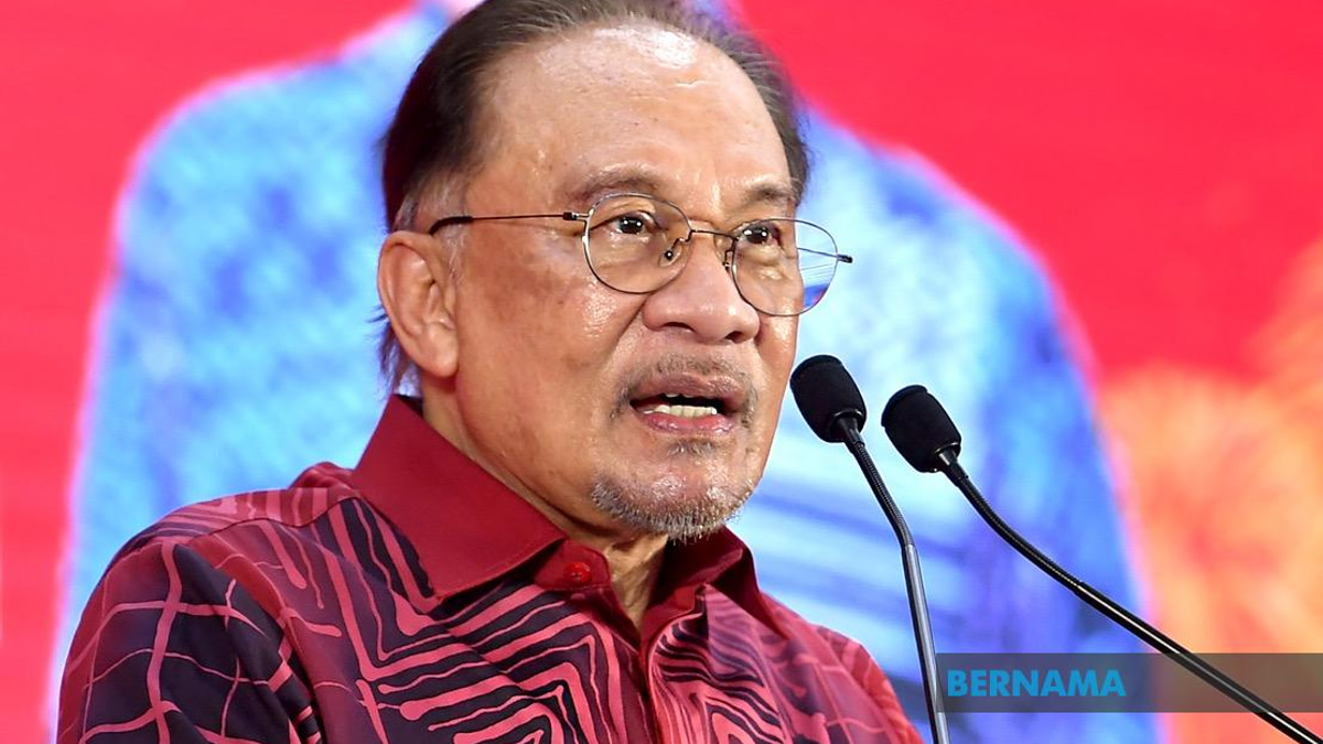 Anwar Ibrahim Maintains Strong Lead as Malaysia's Most Favoured Political Leader, Merdeka Center Finds
