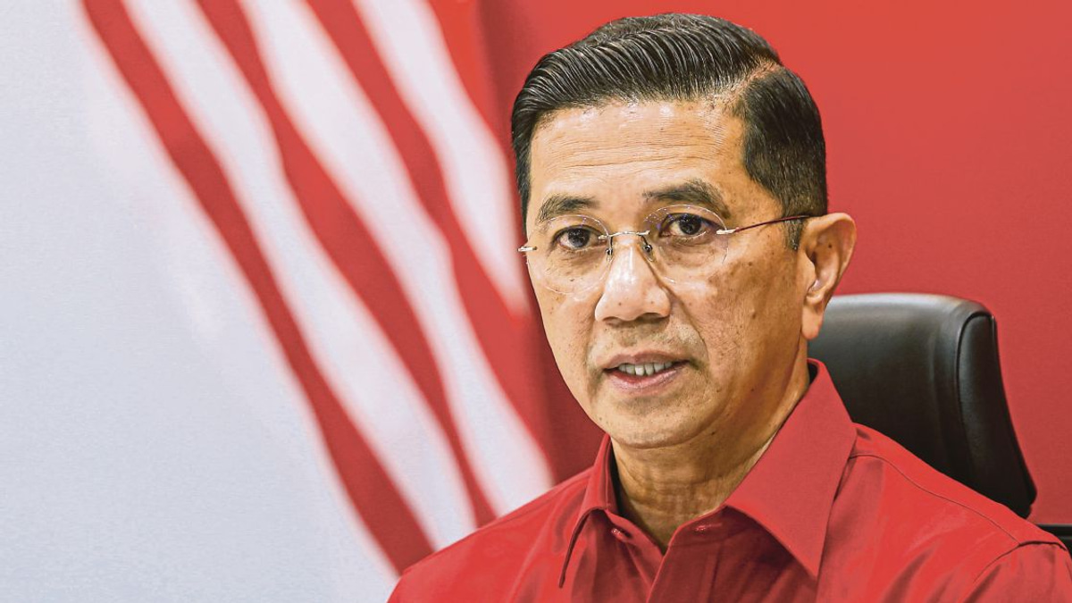 Azmin Dismisses Hadi's Claim That Bersatu Has Quit Perikatan Nasional
