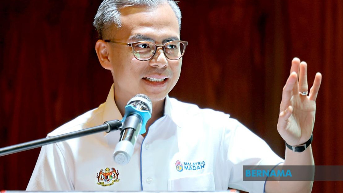 Fahmi Demands Telcos Act on Rural Connectivity: CEOs Urged to Visit Problem Areas