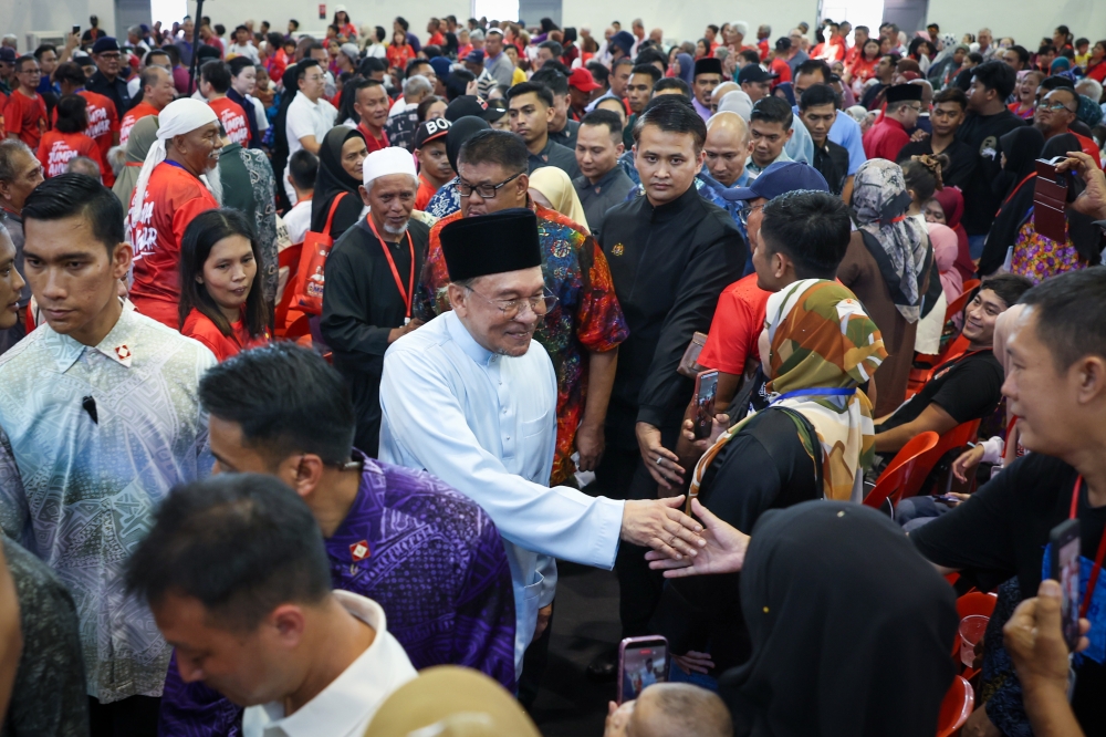PM Anwar Ibrahim Undergoes Specialist Medical Assessment