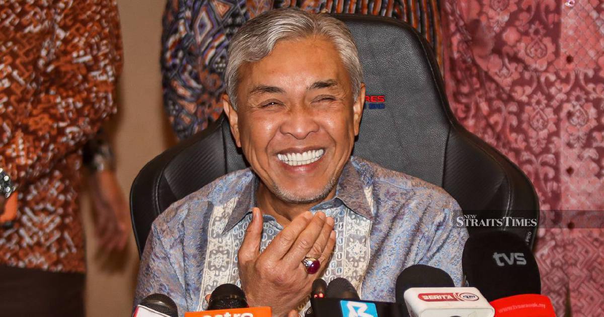 Zahid Responds to PM's Unity Message with Pantun on 'Roof and Storm'
