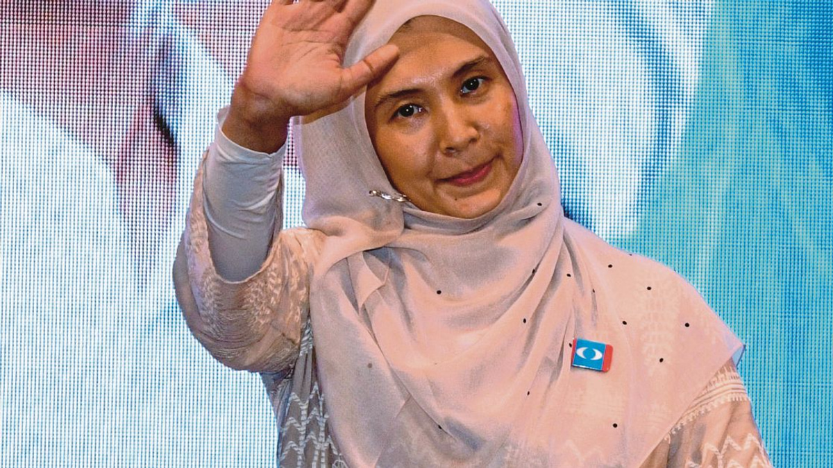 Nurul Izzah's Sudden Resignation Leaves PKR Leadership in the Dark