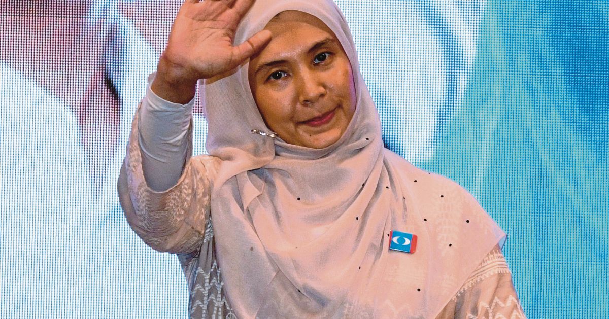 Nurul Izzah's Sudden Resignation Leaves PKR Leadership in the Dark