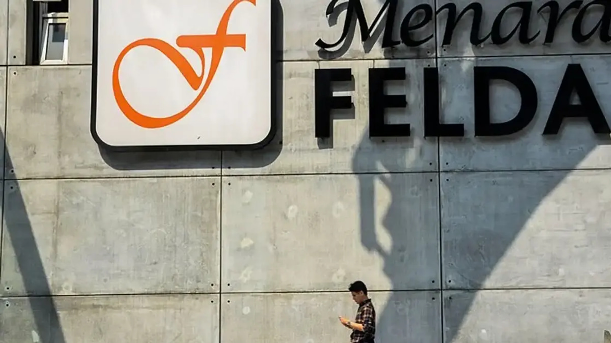 Anwar blames management failures and political interference for Felda's RM10 billion loss