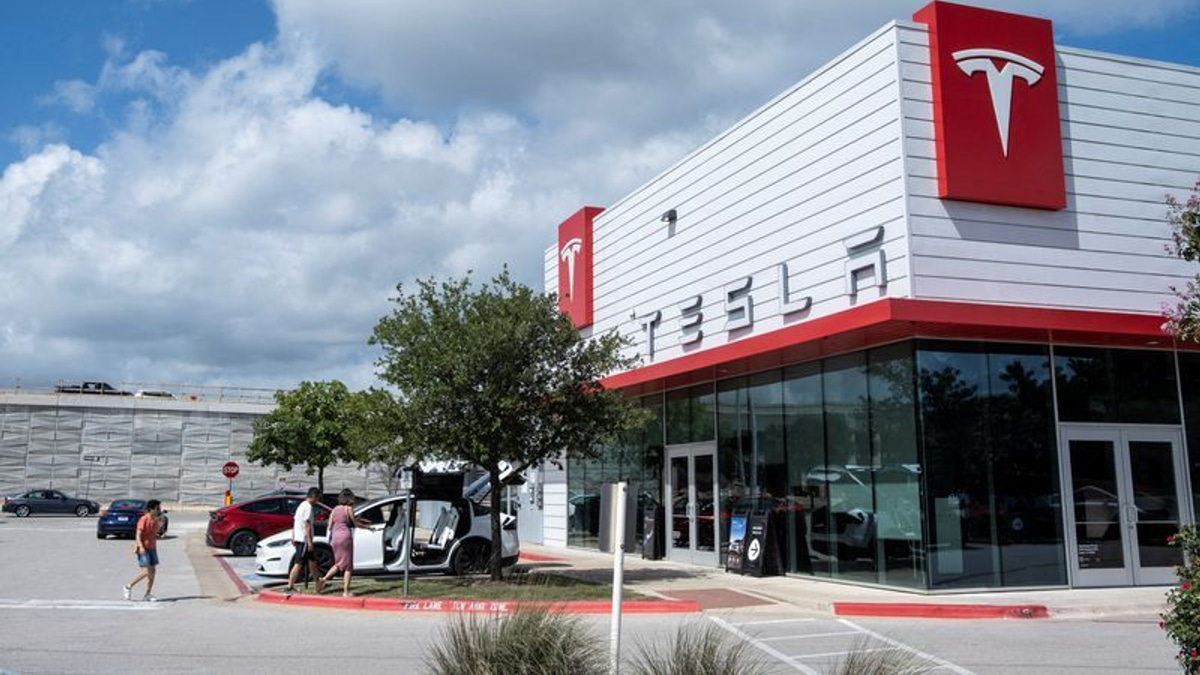 US safety board investigates deadly Tesla crash in Texas; family sues over Autopilot