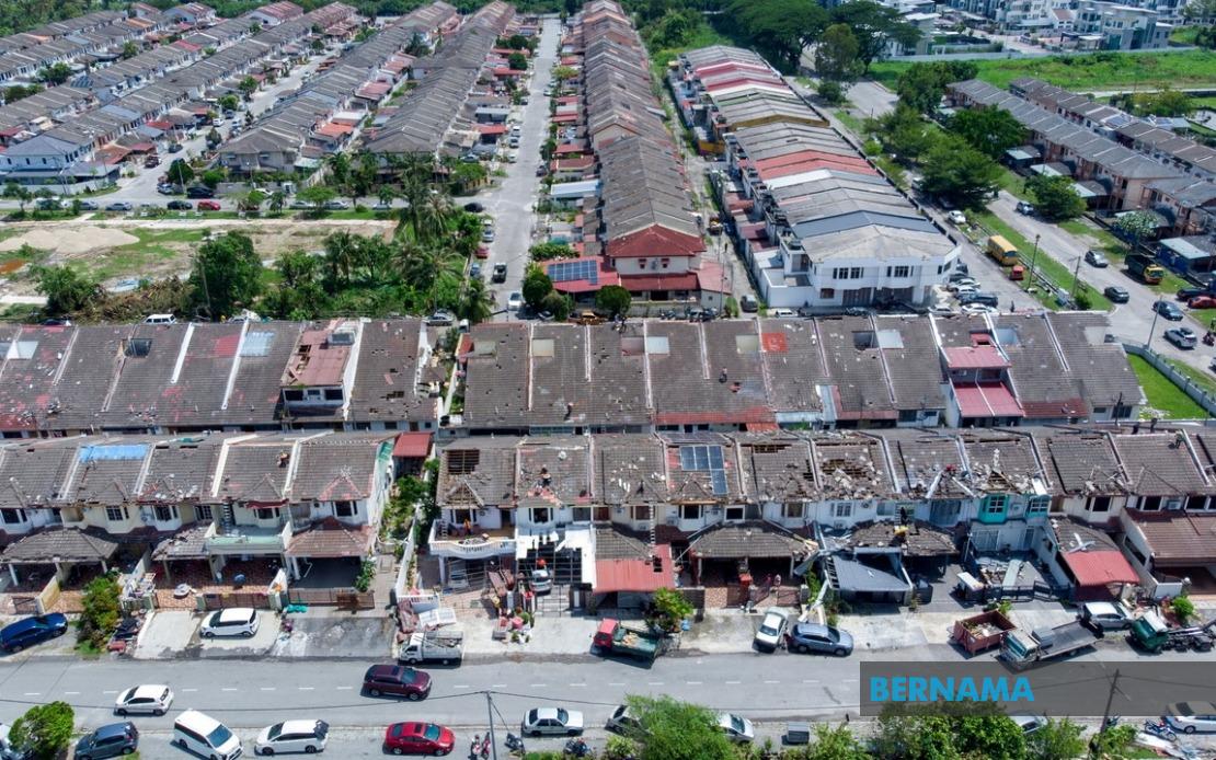 Police Establish Cordon in Storm-Damaged Bercham Suburbs to Deter Looting