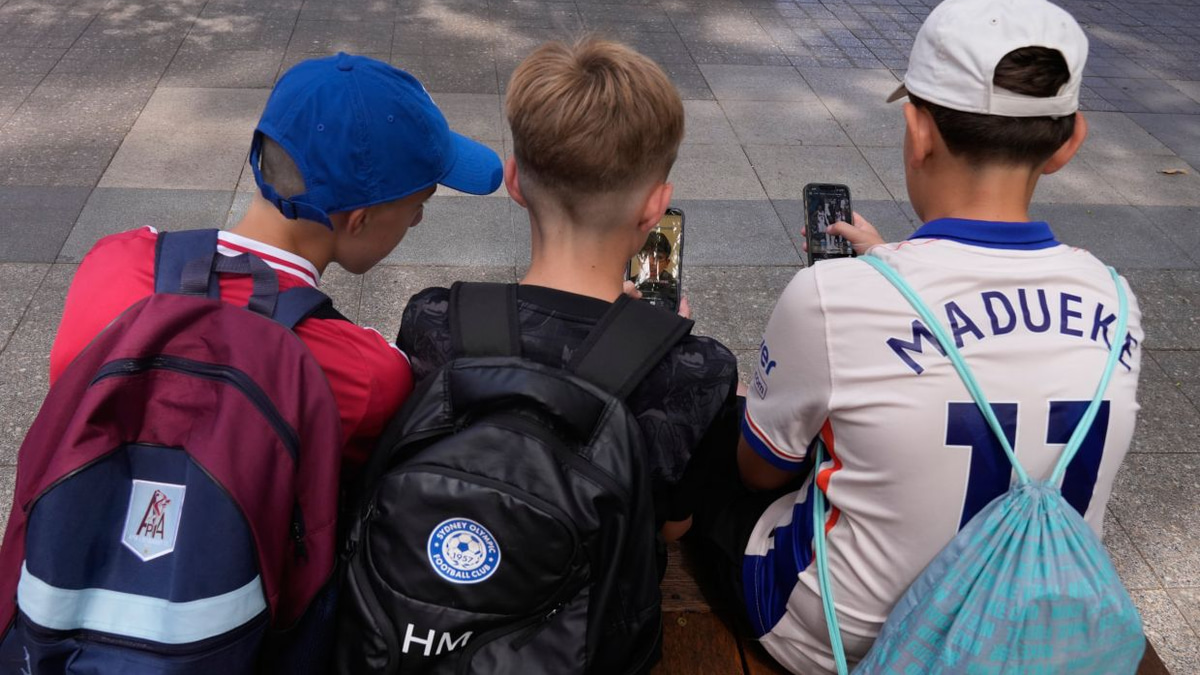 Australia Moves to Toughen Social Media Ban as Young Users Dodge Initial Rules
