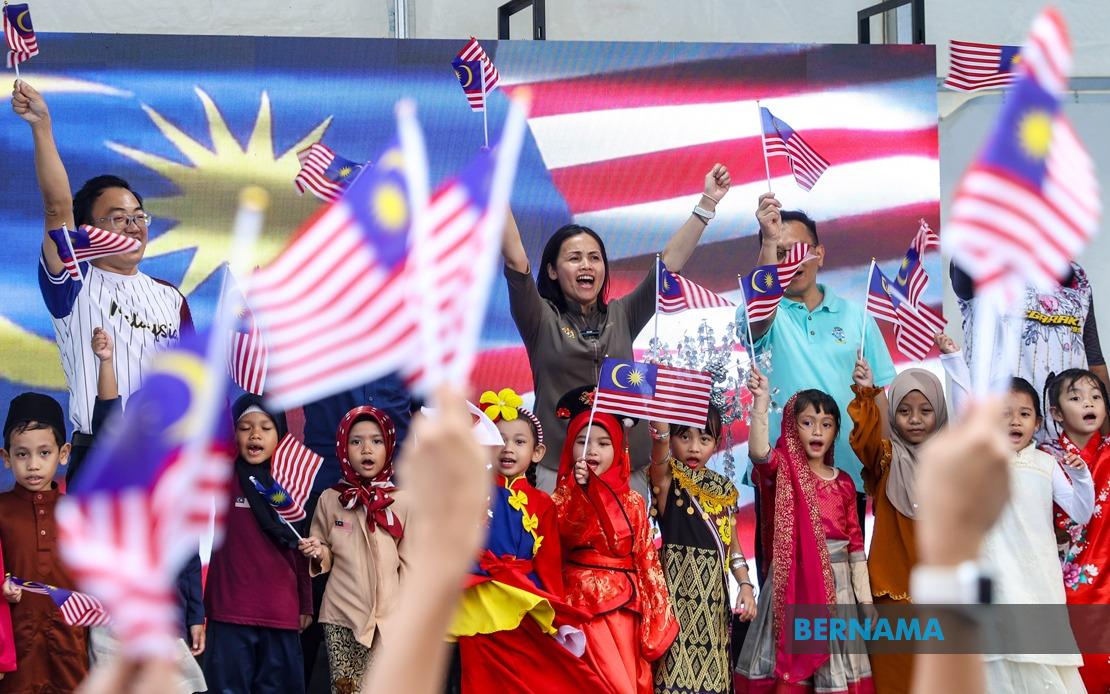 Deputy Communications Minister Teo Nie Ching Dismisses Gang-Related Allegations as False