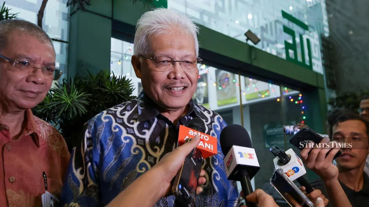 Hamzah Zainudin poised for opposition leader role as seating reshuffle looms