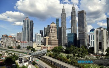 Malaysia's Economy Stays on Course Despite Global Turmoil, Says Anwar
