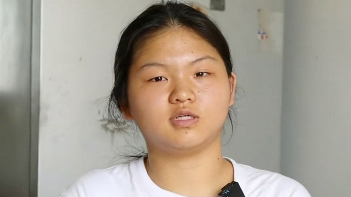 Orphaned Chinese student's grace in adversity strikes chord with nation