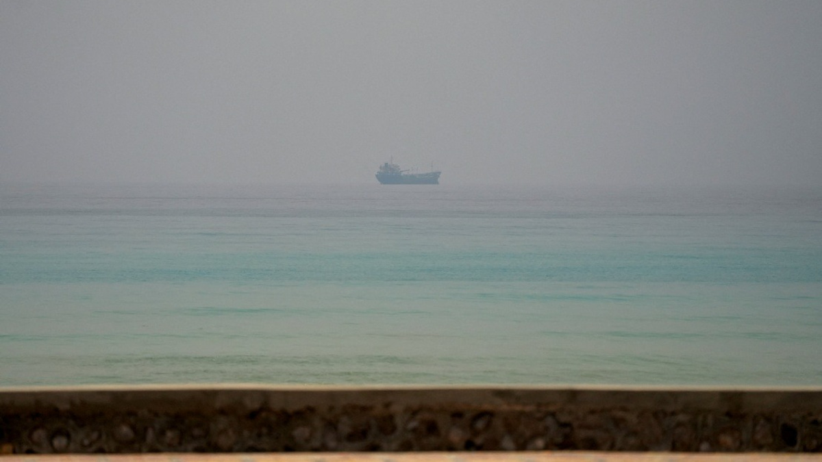 Iran's Parliament Speaker Warns US Over Strait of Hormuz Control, Threatens Retaliation