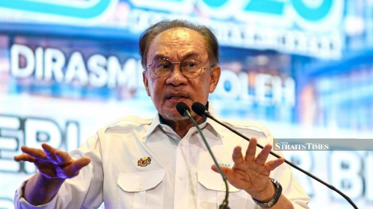 Anwar urges Melaka DAP to postpone state government exit
