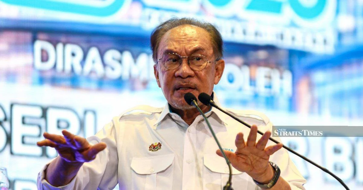Anwar urges Melaka DAP to postpone state government exit