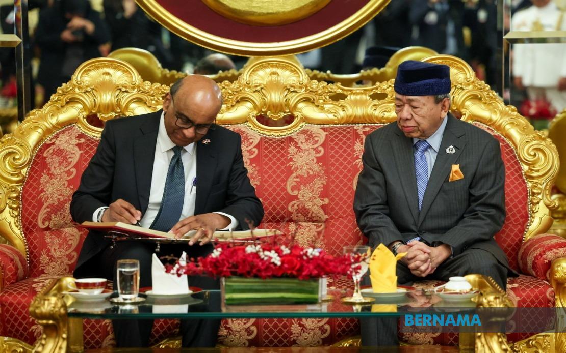 Sultan Sharafuddin Receives Singapore President in Klang