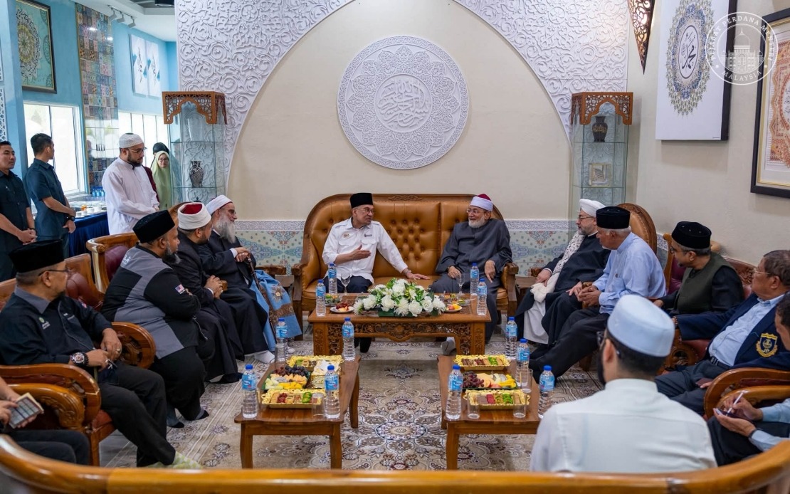 Anwar Meets Three Internationally Respected Islamic Scholars During Malaysia Visit
