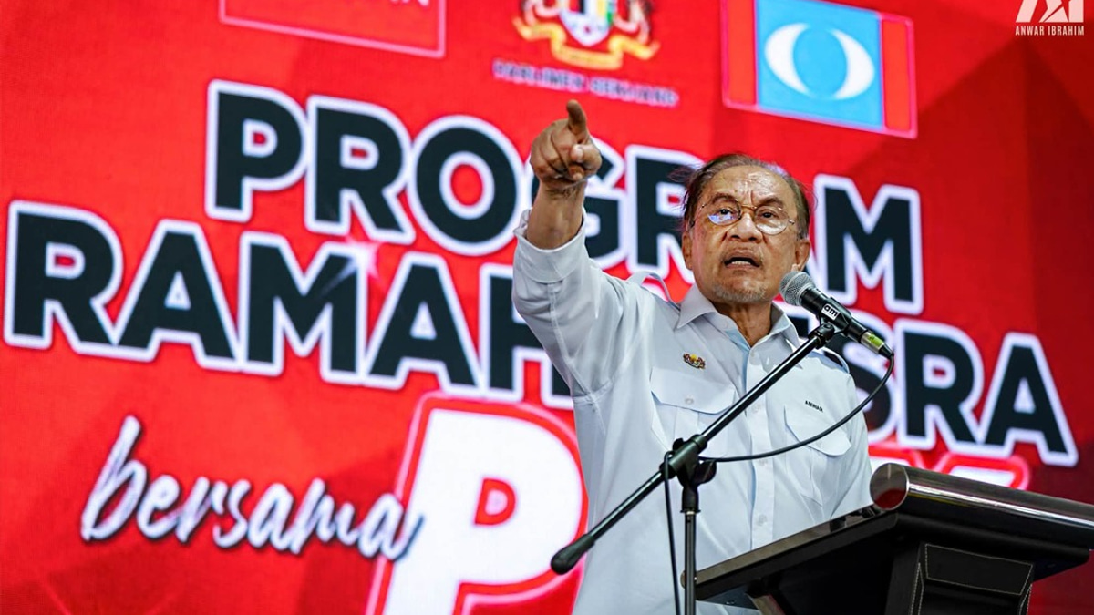 Anwar to Tackle Durian Crisis Through China Negotiations as Farmers Reel from Price Collapse