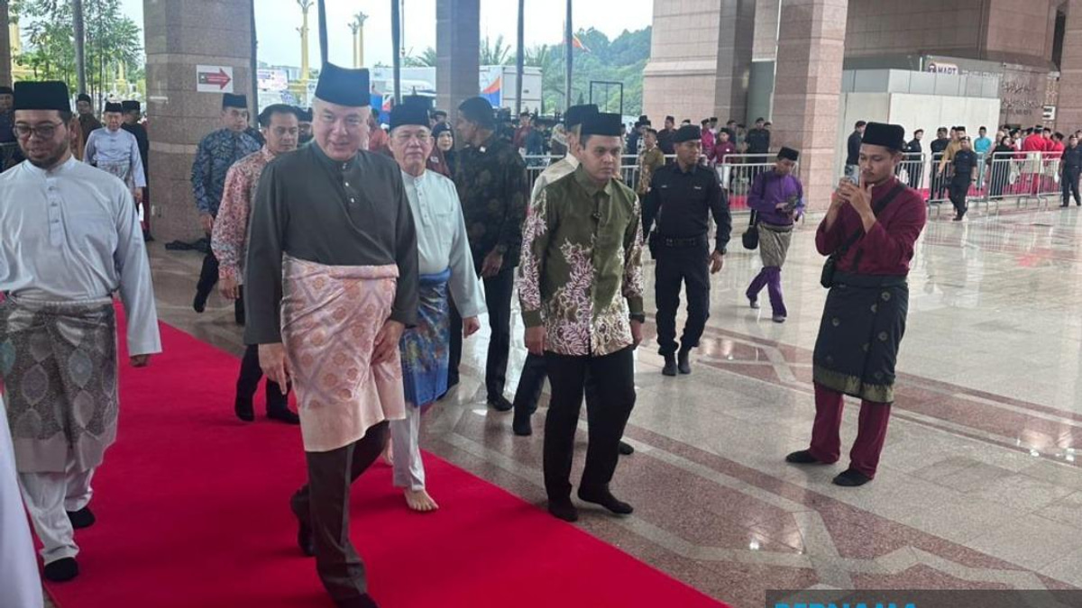Sultan Nazrin Calls for Thoughtful Leadership, Warns Against Impulsive Decisions