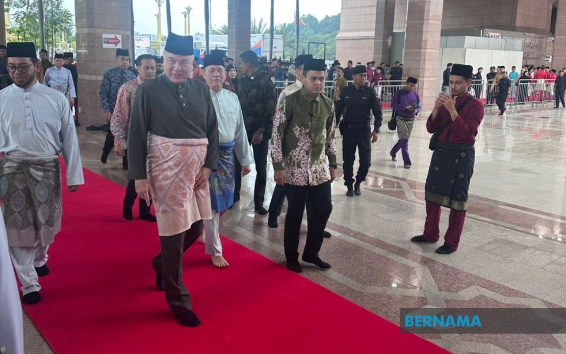 Sultan Nazrin Calls for Thoughtful Leadership, Warns Against Impulsive Decisions